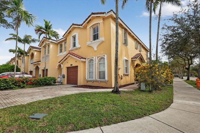 1 of 48 - 913 Sw 151 Place, Miami, FL