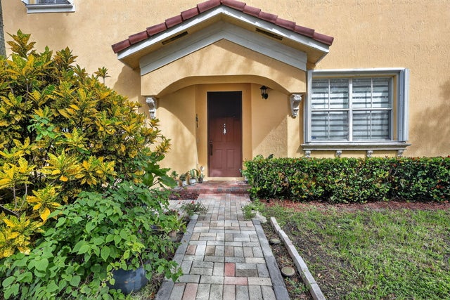 3 of 48 - 913 Sw 151 Place, Miami, FL