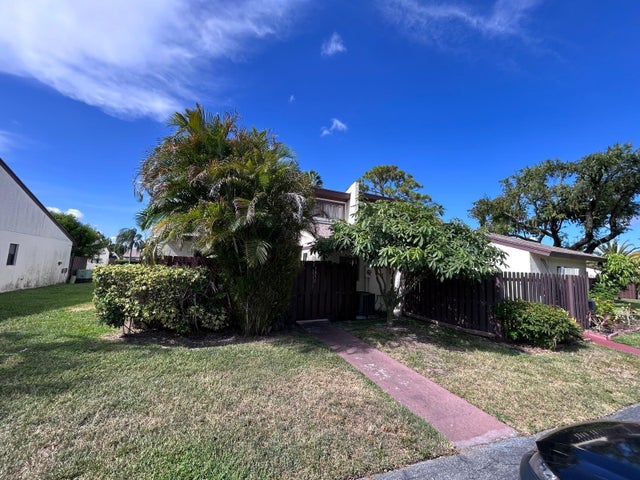 2 of 11 - 1871 Abbey Road #19a, West Palm Beach, FL