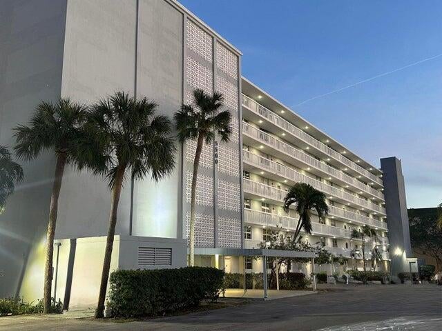 1 of 11 - 5700 Nw 2nd Avenue #310, Boca Raton, FL