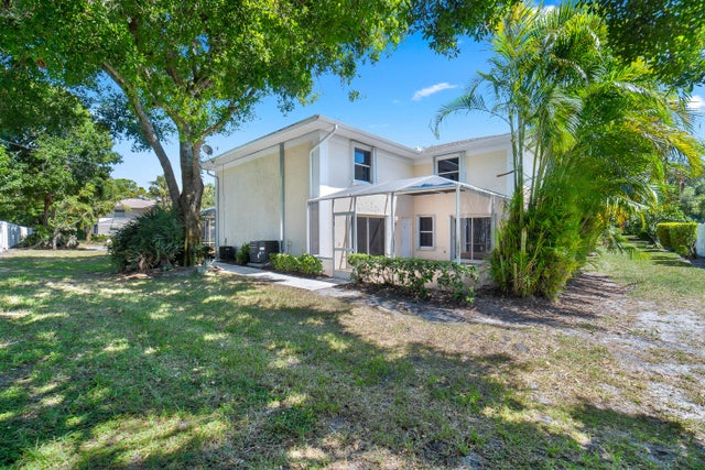 1 of 28 - 1536 N Lawnwood Circle #3, Fort Pierce, FL