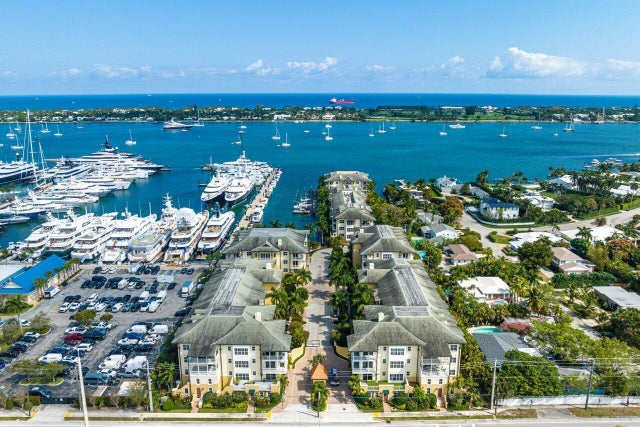 1 of 52 - 3940 N Flagler Drive #401, West Palm Beach, FL