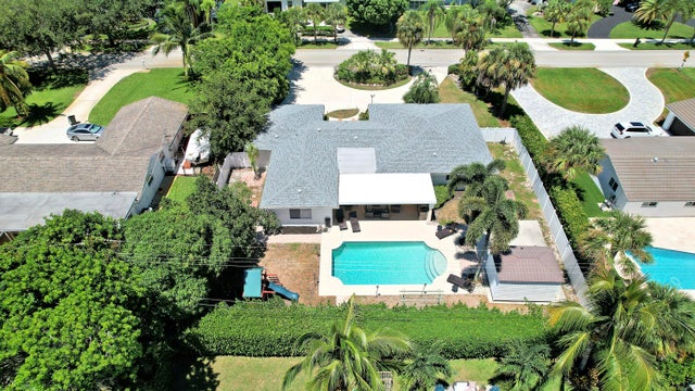 4 of 52 - 335 Country Club Drive, Tequesta, FL