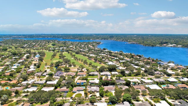 5 of 52 - 335 Country Club Drive, Tequesta, FL