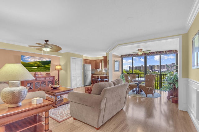 4 of 99 - 275 Palm Avenue Avenue #c504, Jupiter, FL