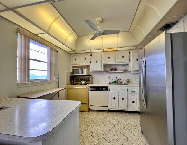 4 of 19 - 414 Greenbrier B, West Palm Beach, FL