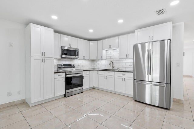 5 of 39 - 3837 Riedel Avenue, Palm Springs, FL