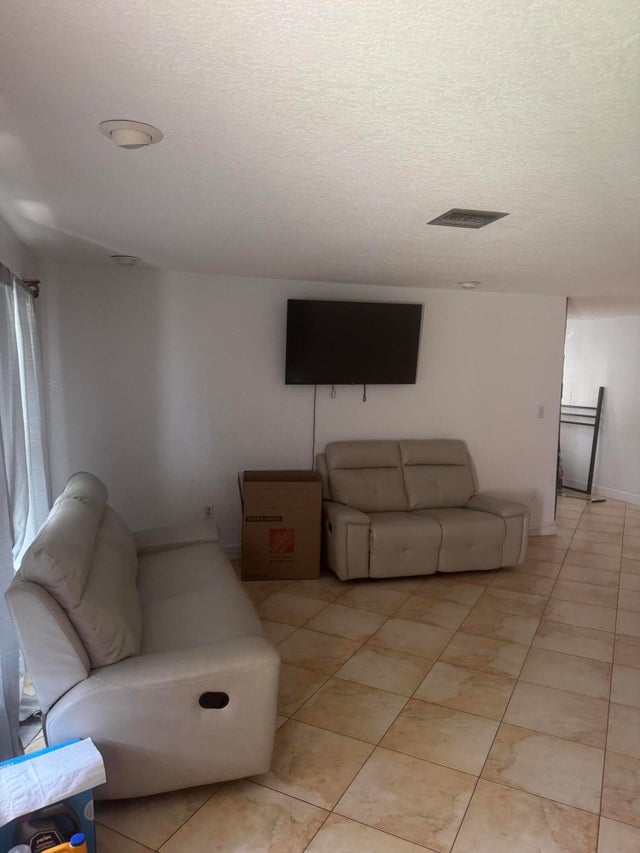 4 of 10 - 6621 Boxwood Drive, Miramar, FL