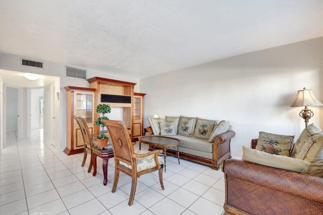 5 of 19 - 2304 Lake Osborne Drive ##10, Lake Worth Beach, FL