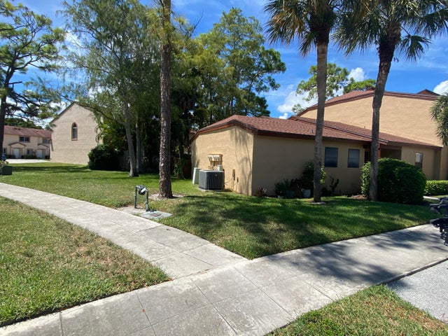 2 of 20 - 1001 Lakeview Circle #1001, Royal Palm Beach, FL