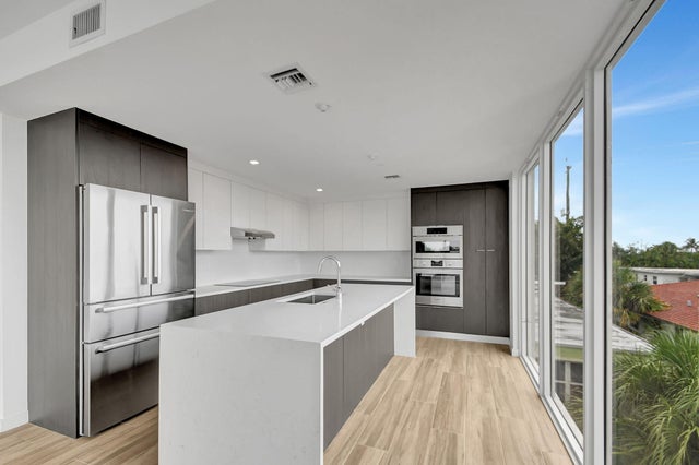 3 of 56 - 117 Lake Avenue #304, Lake Worth, FL