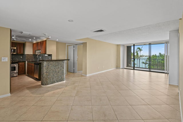 4 of 30 - 5200 N Flagler Drive #404, West Palm Beach, FL