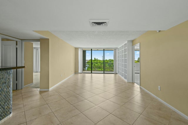 5 of 30 - 5200 N Flagler Drive #404, West Palm Beach, FL