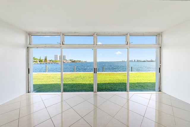3 of 21 - 400 Wilma Circle #103, Riviera Beach, FL