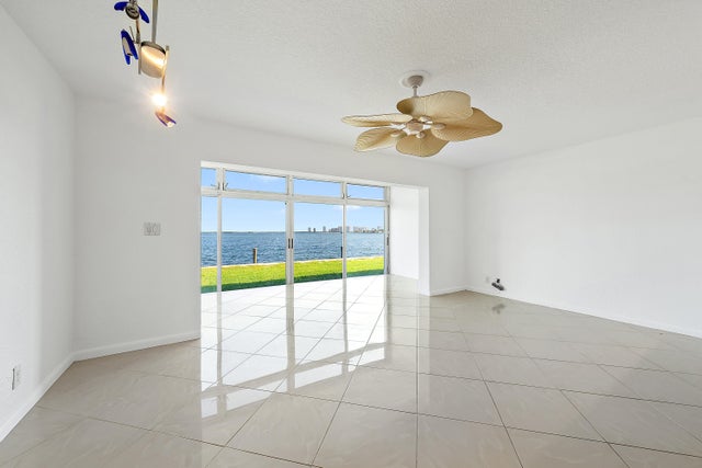 5 of 21 - 400 Wilma Circle #103, Riviera Beach, FL
