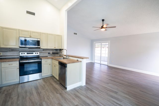 5 of 30 - 10651 Misty Lane, Royal Palm Beach, FL