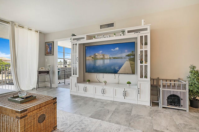 4 of 37 - 3180 Ne 48th Court #210, Lighthouse Point, FL