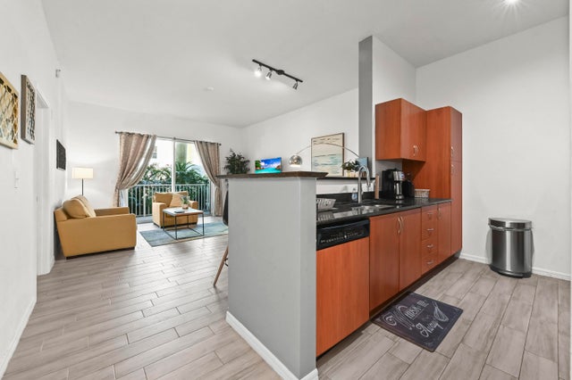 3 of 23 - 804 E Windward Way #122, Lantana, FL