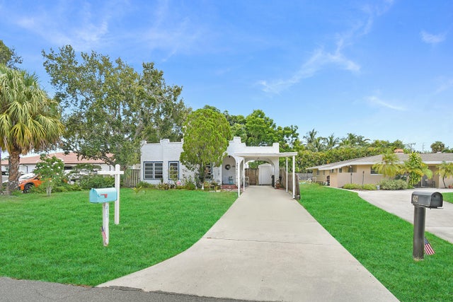 1 of 53 - 413 Se Hibiscus Avenue, Stuart, FL