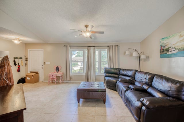 4 of 19 - 122 Heron Parkway, Royal Palm Beach, FL