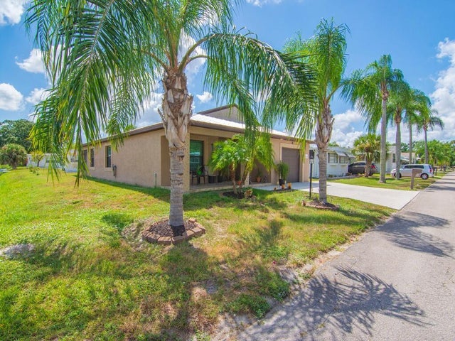 4 of 42 - 16 Alhambra S, Port Saint Lucie, FL