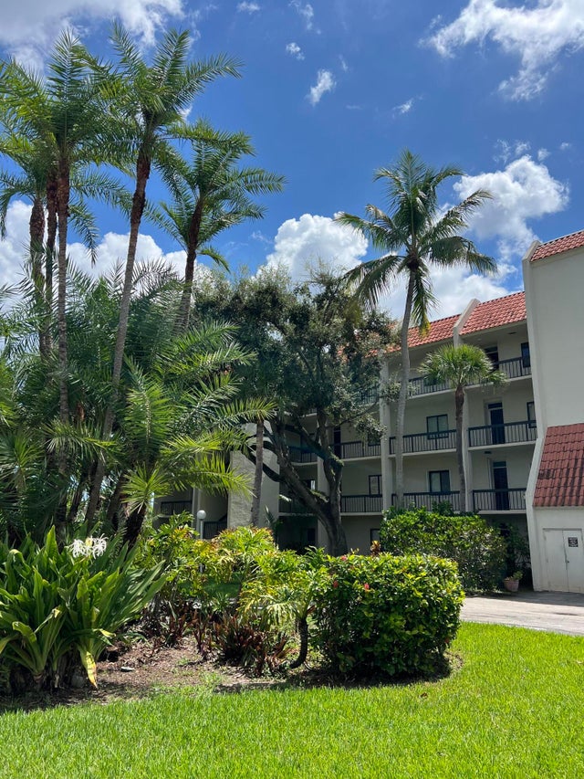 1 of 37 - 3050 Presidential Way #403, West Palm Beach, FL