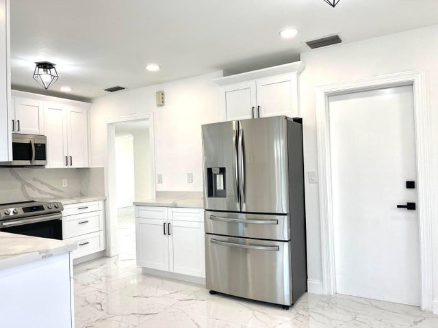 4 of 18 - 861 Nw 7th Street, Boca Raton, FL