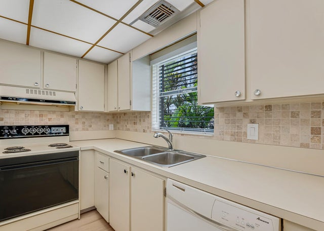 5 of 25 - 135 Shore Court #203, North Palm Beach, FL