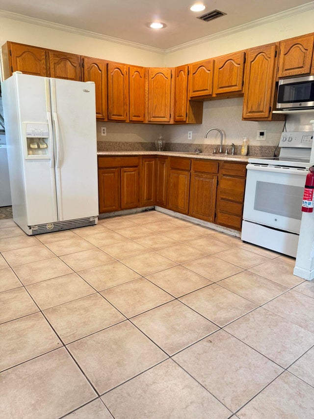 4 of 7 - 6064 Fair Green Road, West Palm Beach, FL