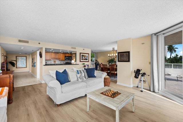 3 of 25 - 176 Helios Drive #106, Jupiter, FL