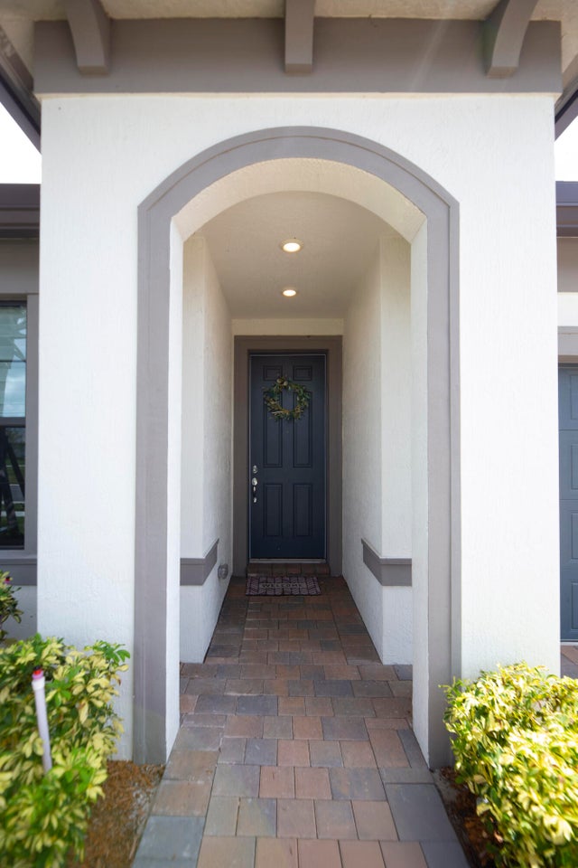2 of 39 - 833 Se Courances Drive, Port Saint Lucie, FL