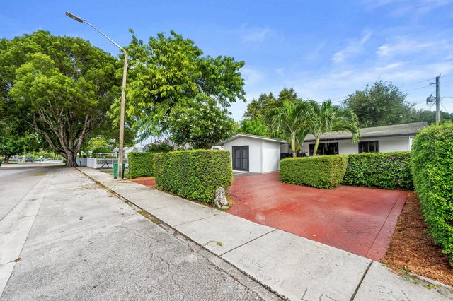 3 of 37 - 919 Nw 47th Terrace, Miami, FL