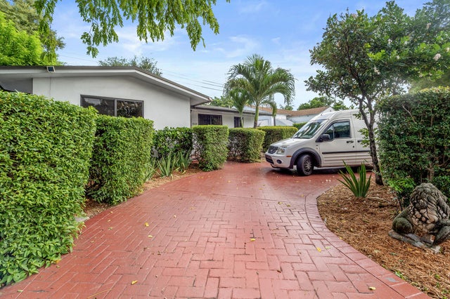 4 of 37 - 919 Nw 47th Terrace, Miami, FL