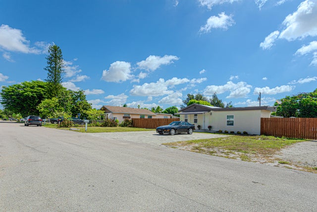 3 of 46 - 696 Neptune Street, West Palm Beach, FL