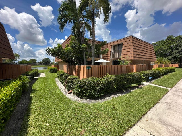 246 Charter Way, West Palm Beach