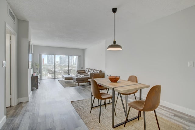 4 of 47 - 500 Bayview Drive #727, Sunny Isles Beach, FL