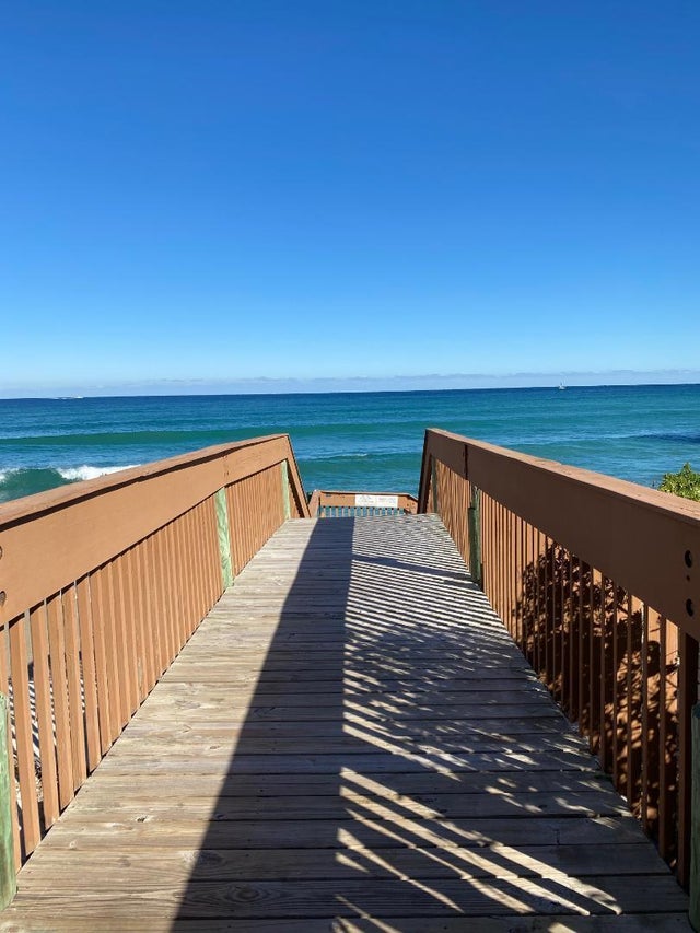 2 of 8 - 5510 N Ocean Drive #4d, Singer Island, FL