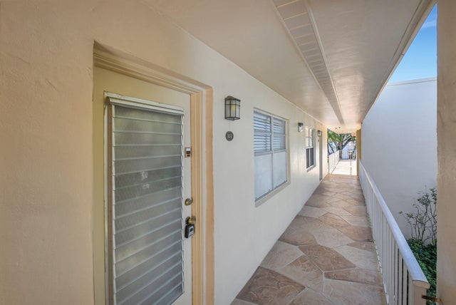 3 of 71 - 909 S Flanders S, Delray Beach, FL