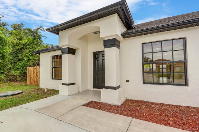 2 of 37 - 183 Sw Ladybug Drive, Port Saint Lucie, FL