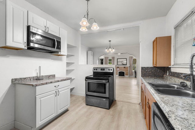 3 of 43 - 3906 Greenwood Avenue, West Palm Beach, FL
