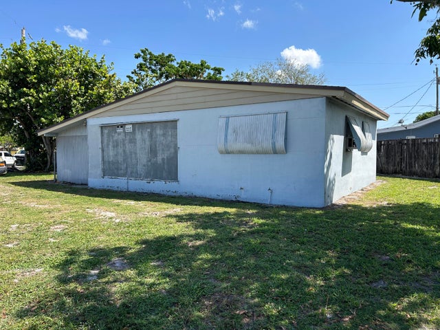 4 of 5 - 4181 Winchester Lane, West Palm Beach, FL