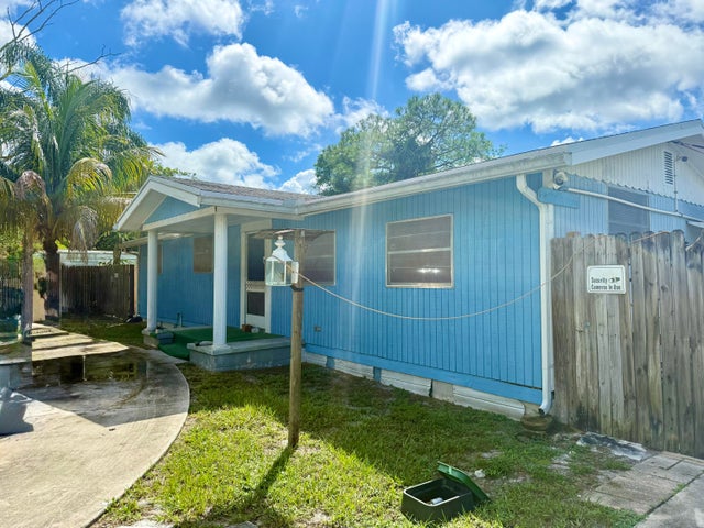1 of 20 - 3752 Se Lincoln Street, Stuart, FL
