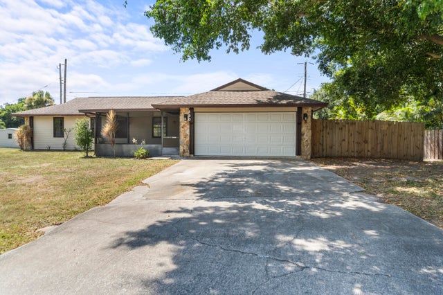2 of 22 - 450 Columbus Street E, Sebastian, FL