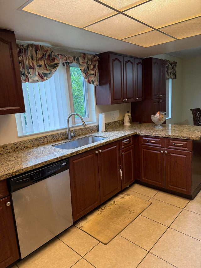 3 of 35 - 4014 Nw 76th Avenue, Coral Springs, FL