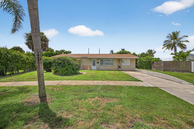 2 of 43 - 721 Huckleberry Lane, North Palm Beach, FL