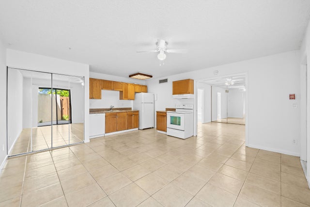 3 of 19 - 641 Executive Center Drive #p104, West Palm Beach, FL