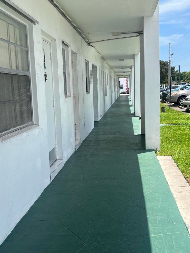 3 of 10 - 1280 Nw 43rd Terrace #111, Lauderhill, FL