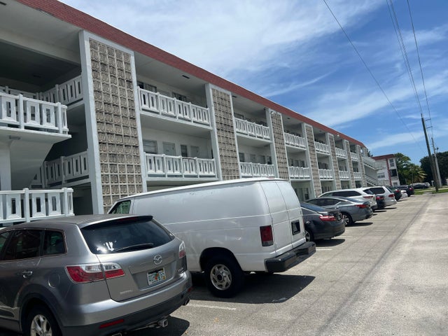 4 of 10 - 1280 Nw 43rd Terrace #111, Lauderhill, FL