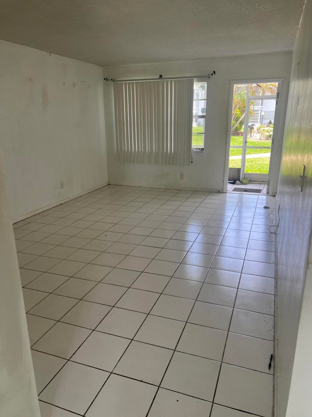 5 of 10 - 1280 Nw 43rd Terrace #111, Lauderhill, FL