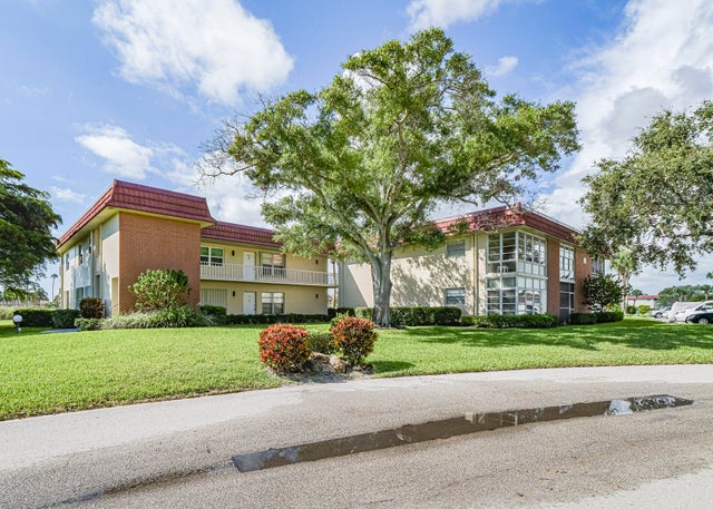4 of 38 - 98 Spring Lake Drive #205, Vero Beach, FL